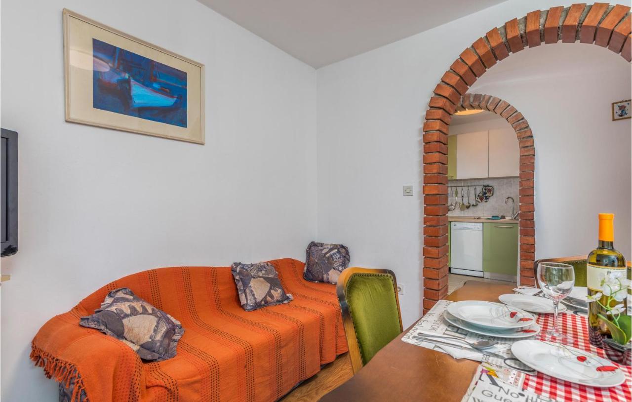 Lovely Apartment In Mali Losinj With Kitchen Екстер'єр фото