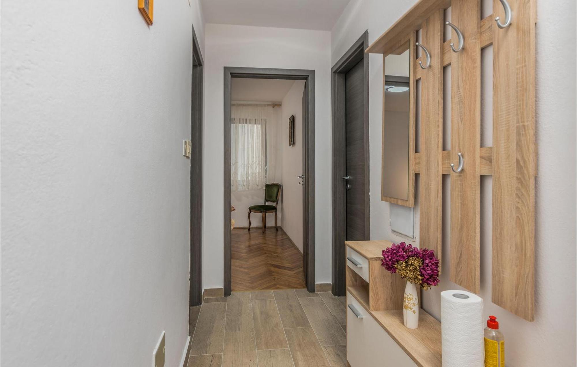 Lovely Apartment In Mali Losinj With Kitchen Екстер'єр фото